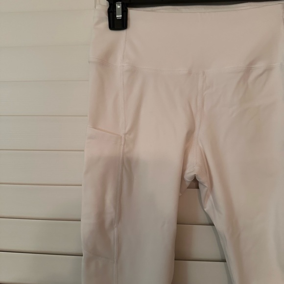 True Feat booty boosting leggings. Size 4/6 - Picture 6 of 9